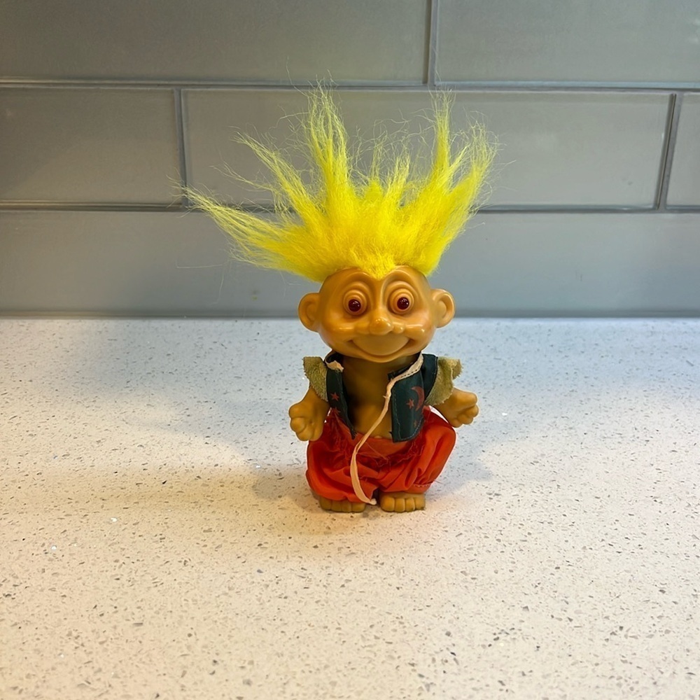 🏁 Vintage troll doll